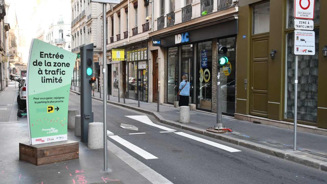La M&eacute;tropole de Lyon va rouvrir la rue Grenette aux voitures, les &eacute;cologistes furieux