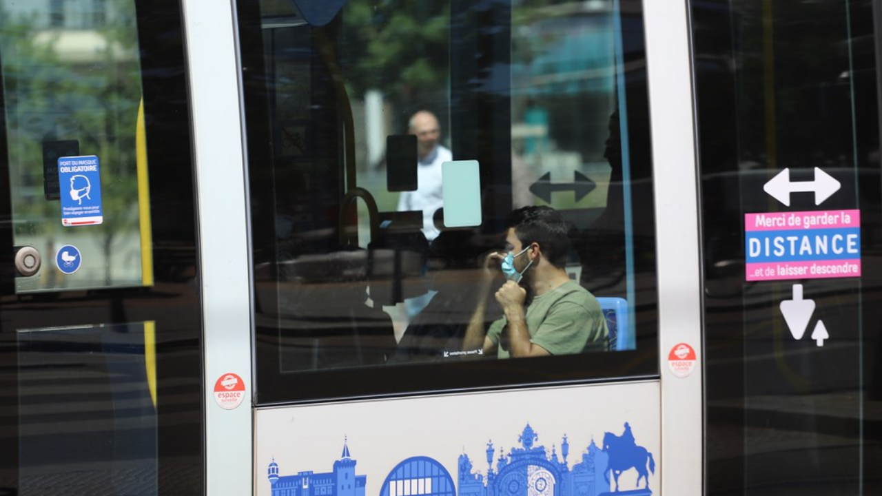 Les trams et les bus à l'arrêt ce jeudi à 21h à Lyon Les trams et les bus à l'arrêt ce jeudi à 21h à Lyon
