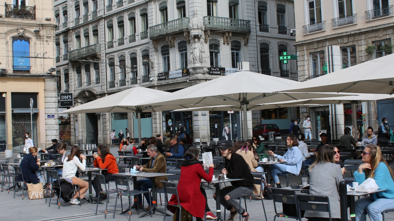 Lyon joue les prolongations : les terrasses autoris&eacute;es jusqu&rsquo;au 30 novembre