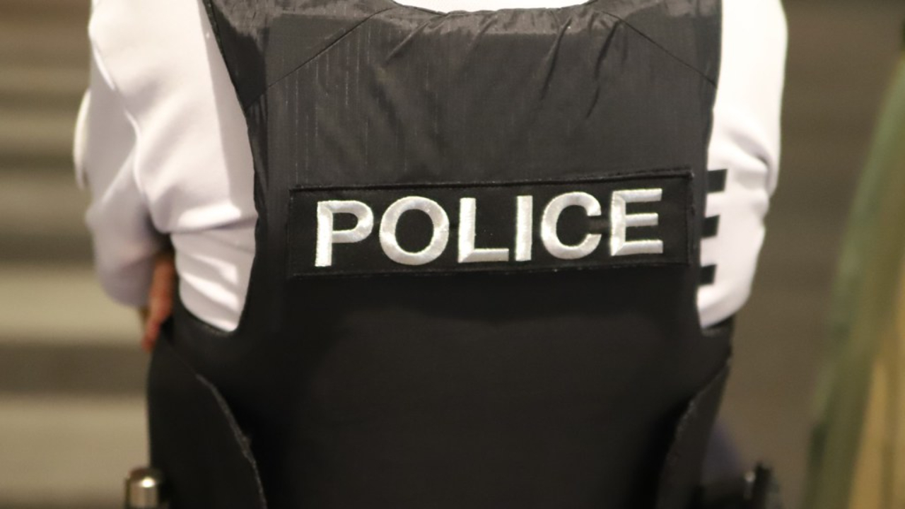 Lyon : un homme armé interpellé alors qu'il tentait de forcer l'entrée de l'hôtel de police Lyon : un homme armé interpellé alors qu'il tentait de forcer l'entrée de l'hôtel de police