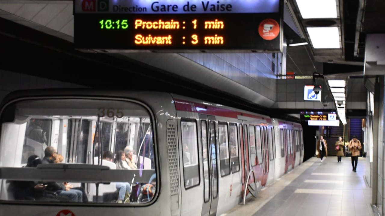 Lyon : un homme grièvement blessé après être tombé sur les voies du métro