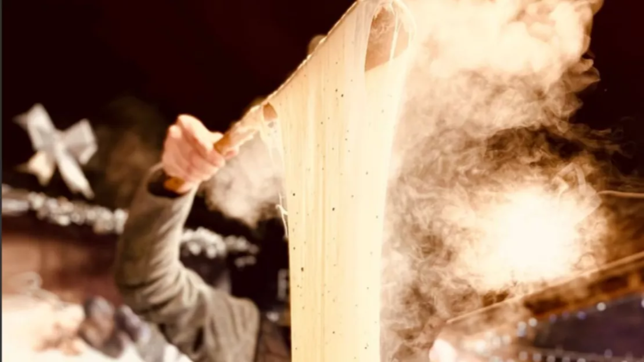 Lyon - Un stand d’aligot truffé en plein coeur du marché de Noël place Carnot