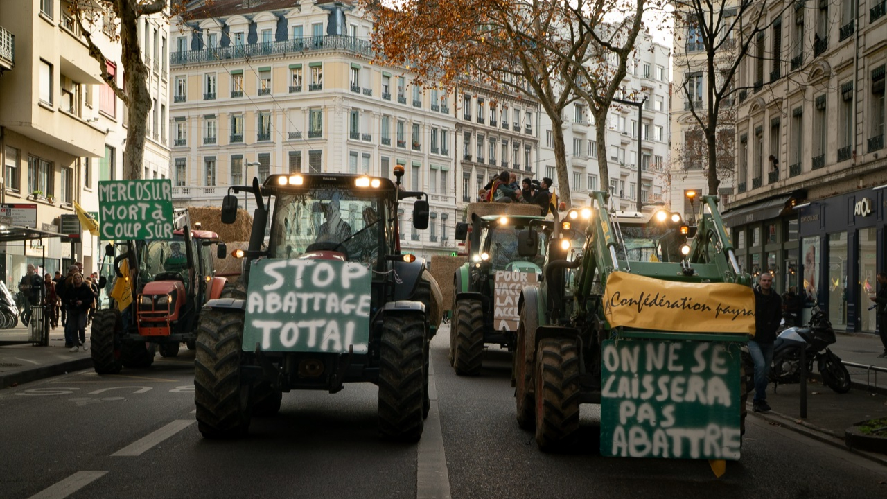 Mobilisation des agriculteurs au sud de Lyon : un homme d&eacute;c&egrave;de d'un malaise cardiaque sur le barrage de la M7
