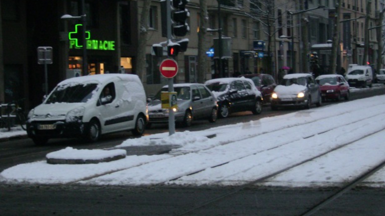Neige-verglas : 36 d&eacute;partements du nord-ouest de la France sont en vigilance orange