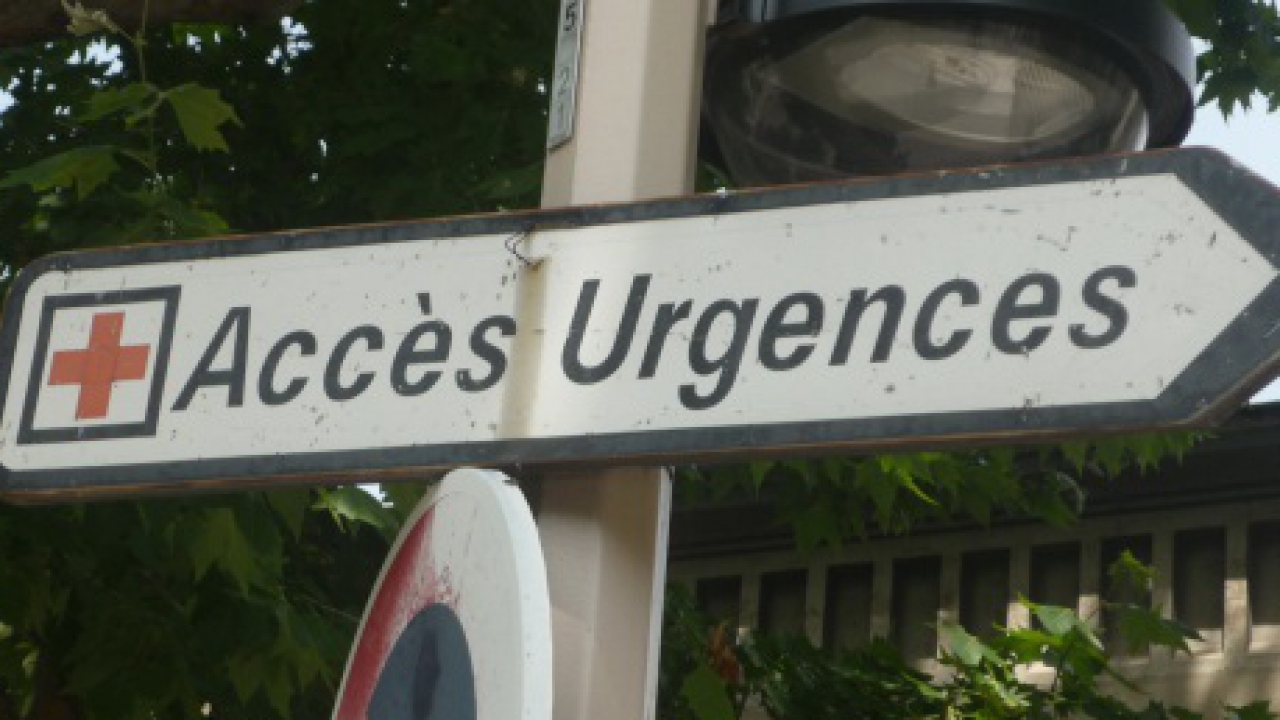 Grièvement brûlé par un détenu, un élève surveillant hospitalisé à Lyon Grièvement brûlé par un détenu, un élève surveillant hospitalisé à Lyon