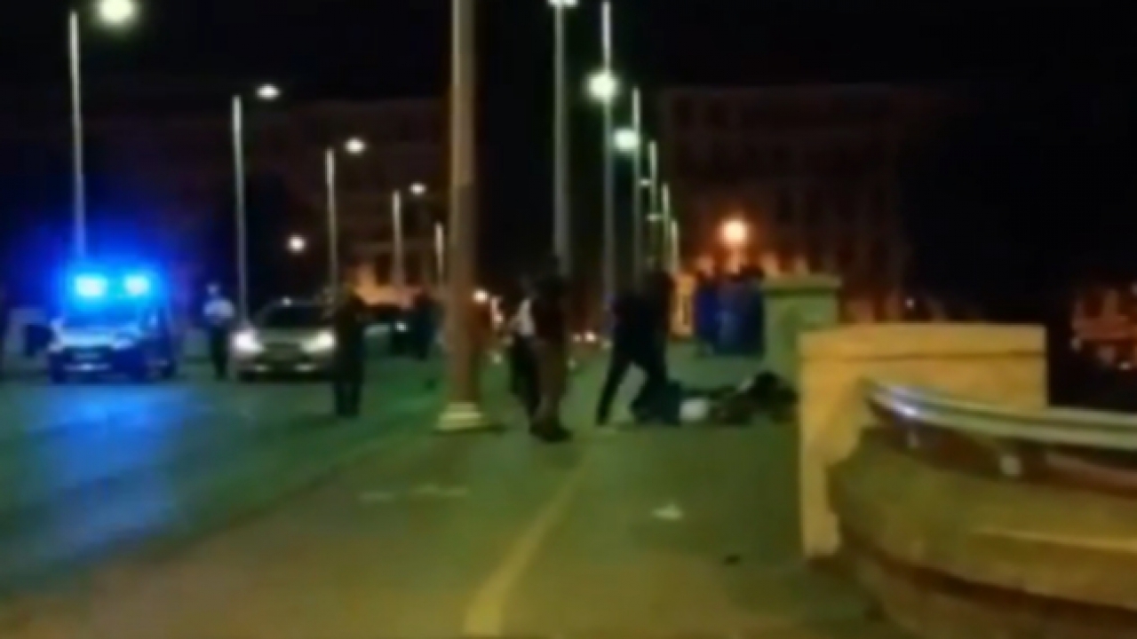 Policier accusé de bavure après un match de l'Algérie à Lyon : la vidéo était trafiquée Policier accusé de bavure après un match de l'Algérie à Lyon : la vidéo était trafiquée