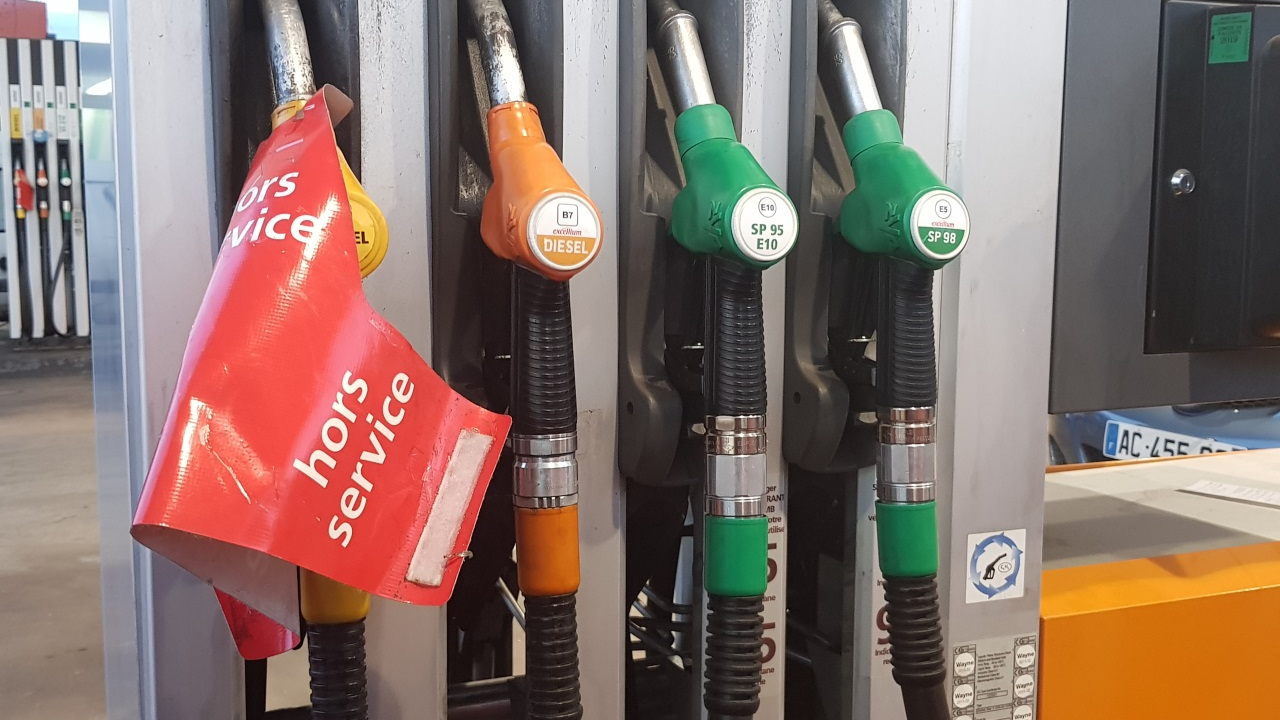 Pr&egrave;s de Lyon : un livreur vole une carte bancaire et paie l&rsquo;essence &agrave; ses amis