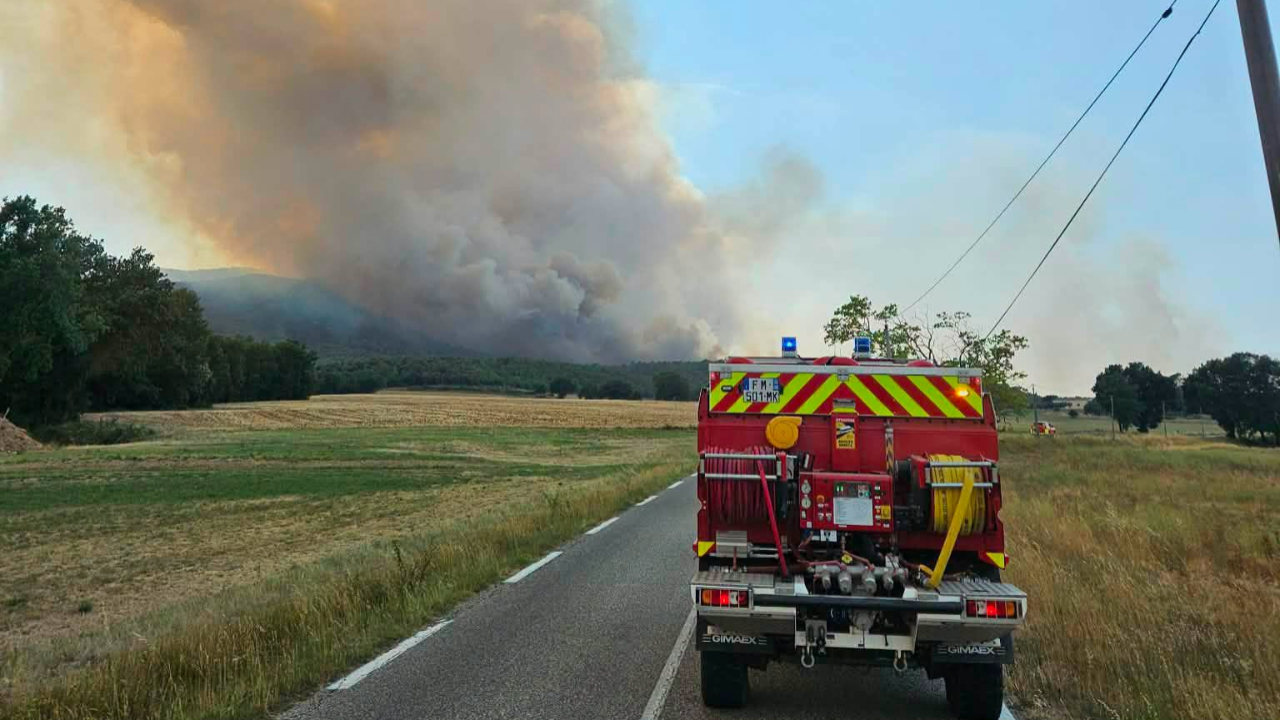 Rh&ocirc;ne : les incendies se multiplient, plusieurs hectares d&eacute;j&agrave; partis en fum&eacute;e en deux jours