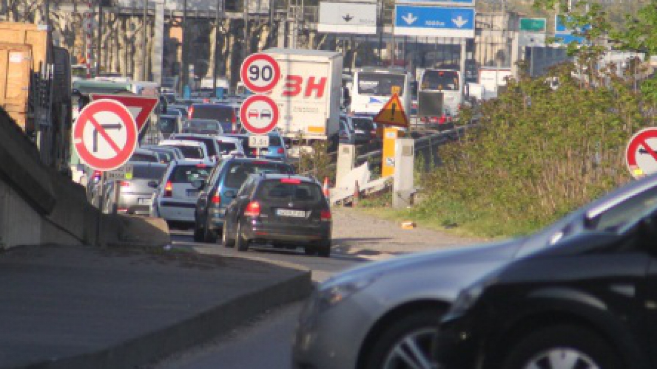 Bernard Cazeneuve va annoncer lundi une augmentation du nombre des morts sur les routes françaises en 2014 et présenter une nouvelle série de mesures