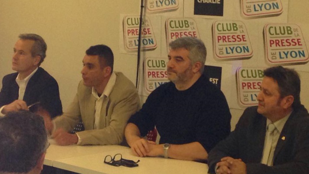 Taxis vs VTC : les chauffeurs lyonnais misent sur la technologie Taxis vs VTC : les chauffeurs lyonnais misent sur la technologie