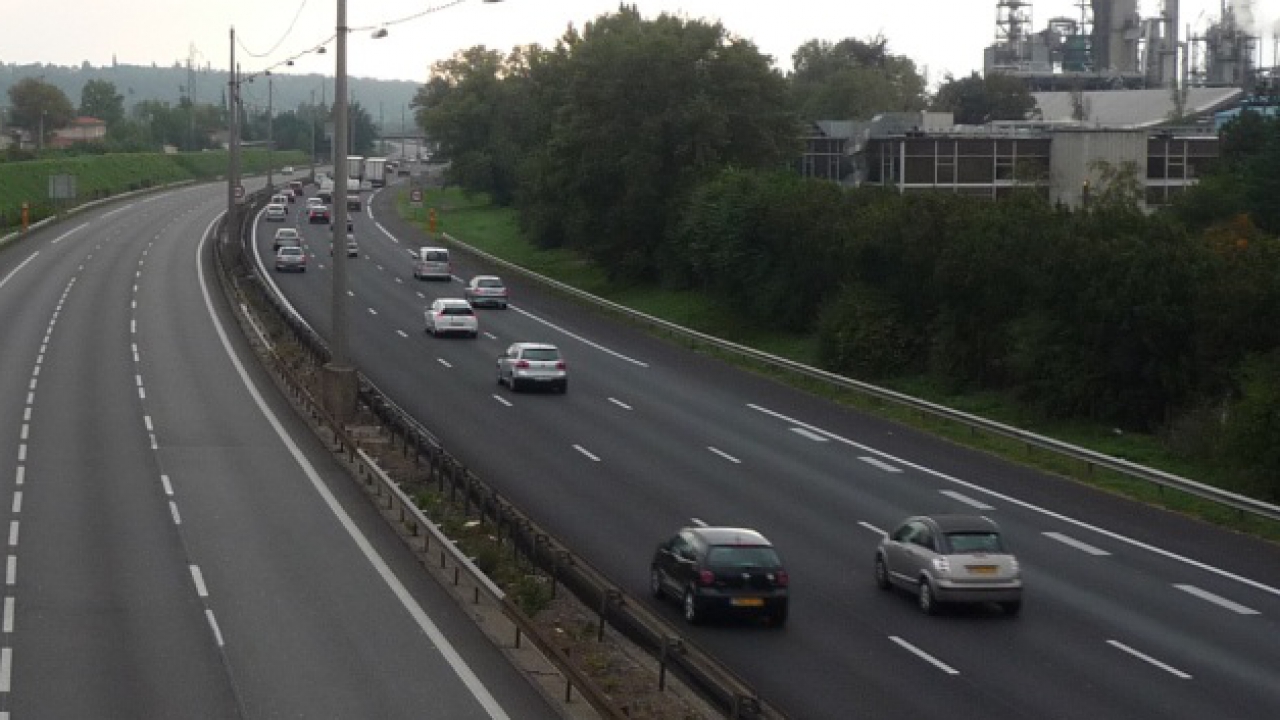 Rhône : une femme se jette d'un pont autoroutier Rhône : une femme se jette d'un pont autoroutier