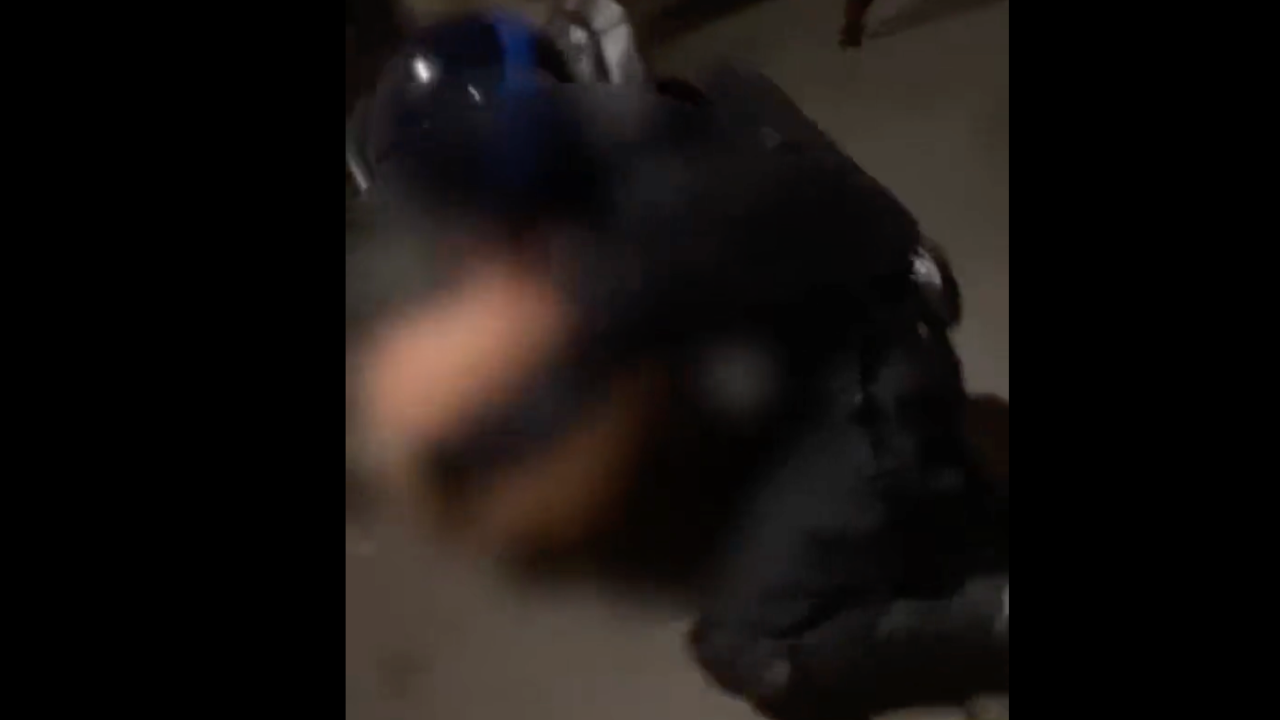 Un manifestant dénudé et frappé par un policier à Lyon : l’IGPN saisie Un manifestant dénudé et frappé par un policier à Lyon : l’IGPN saisie