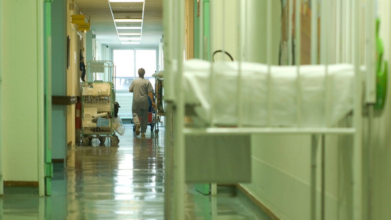 Une greffe de larynx réalisée à Lyon, une première en France