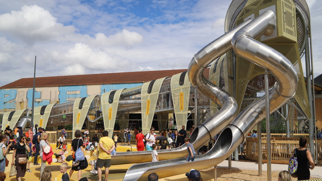 Une nouvelle aire de jeux pour les enfants dans le quartier de Confluence à Lyon