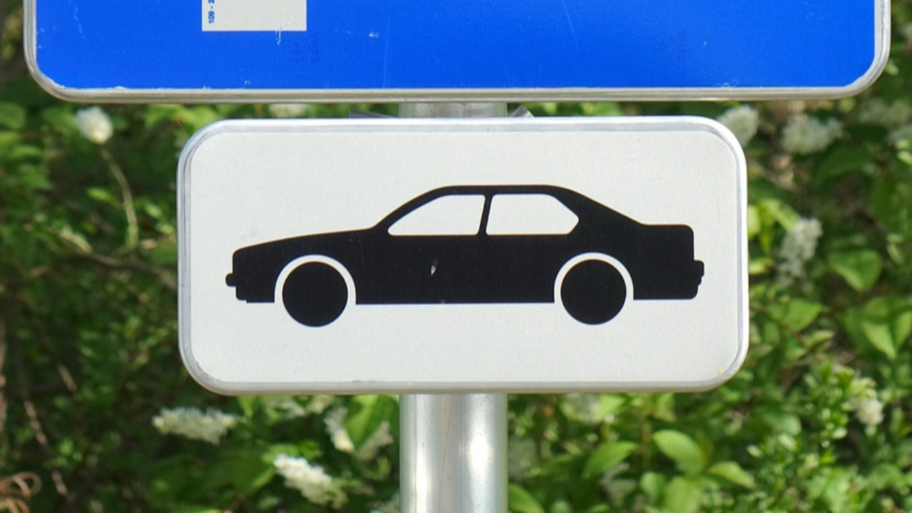 Vandalisé à plusieurs reprises, le parking des Minguettes reste gratuit