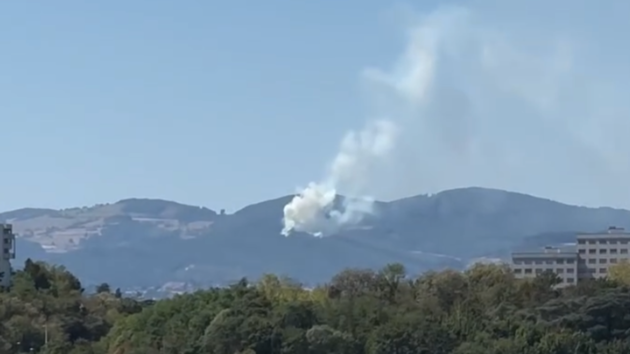 Vaugneray : l’incendie maîtrisé après 27 largages, les pompiers ont surveillé le massif toute la nuit Vaugneray : l’incendie maîtrisé après 27 largages, les pompiers ont surveillé le massif toute la nuit