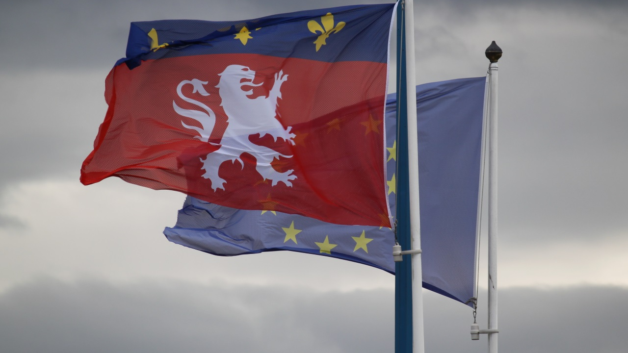 Vent violent sur le Rhône : plus de 2000 foyers privés d'électricité