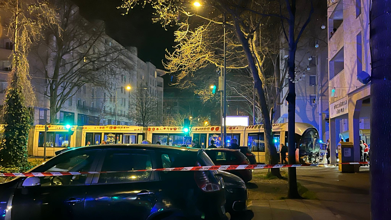 Villeurbanne : deux morts après une collision entre une voiture en fuite et un tramway Villeurbanne : deux morts après une collision entre une voiture en fuite et un tramway