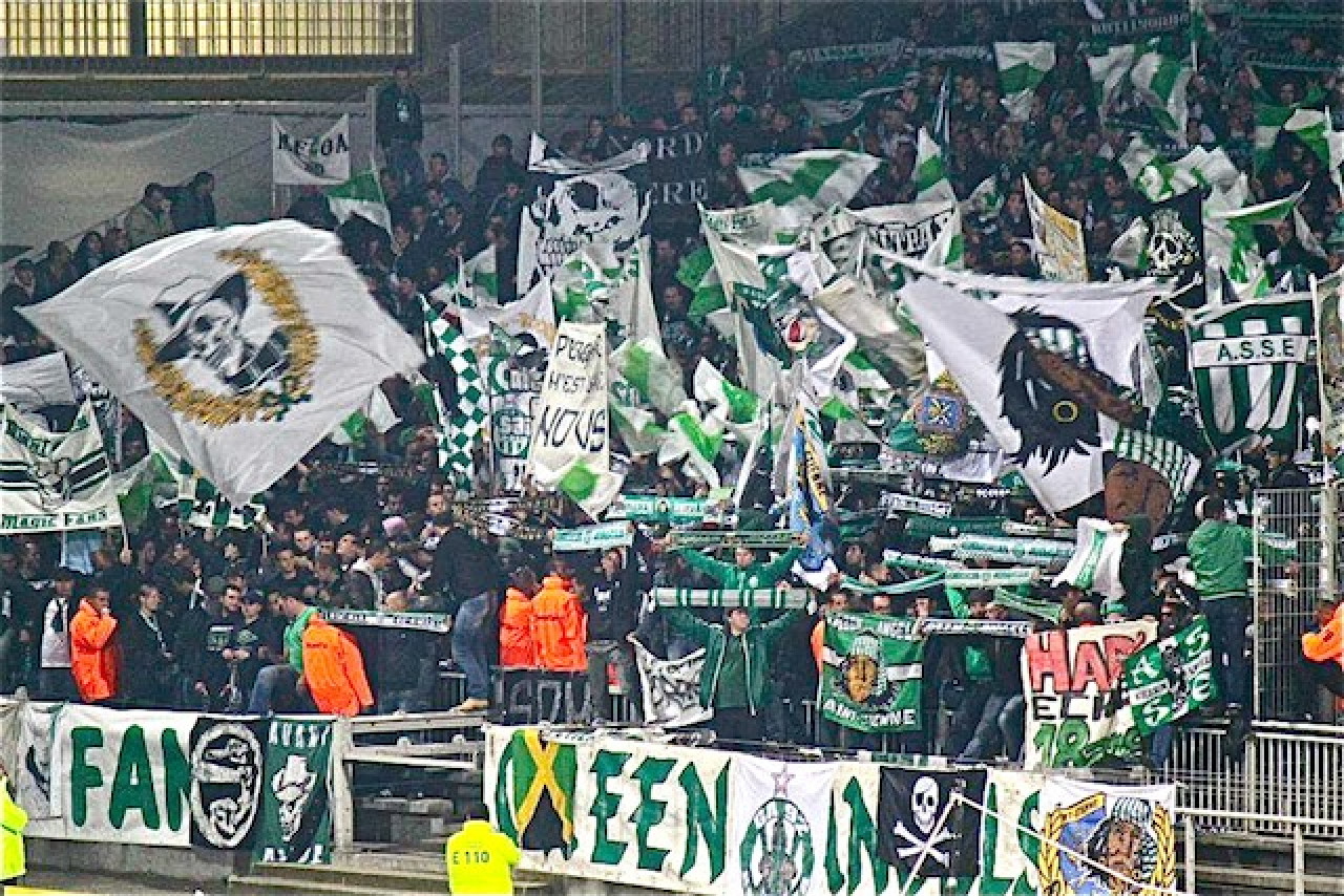 Mariage visé par des supporters stéphanois : "la fête a vite repris son cours" Mariage visé par des supporters stéphanois : "la fête a vite repris son cours"