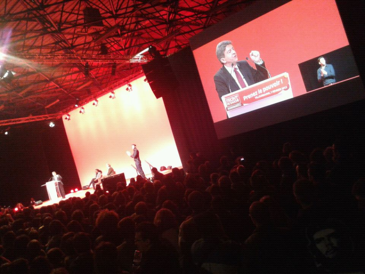 10 000 personnes pour Mélenchon à Villeurbanne 10 000 personnes pour Mélenchon à Villeurbanne
