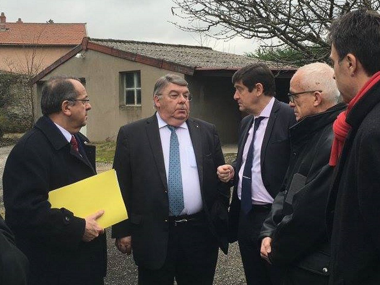 Logement social : le coup de com' du ministre fait enrager le maire de Chazay