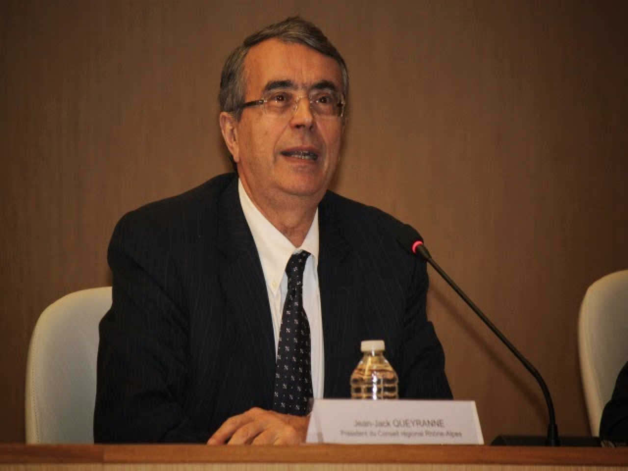 R&eacute;gionales : Jean-Jack Queyranne pr&ecirc;t &agrave; accueillir les centristes oppos&eacute;s &agrave; Wauquiez
