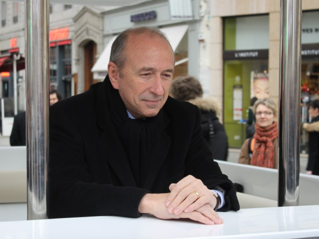 1er mai : G&eacute;rard Collomb rend hommage aux pompiers partis au N&eacute;pal