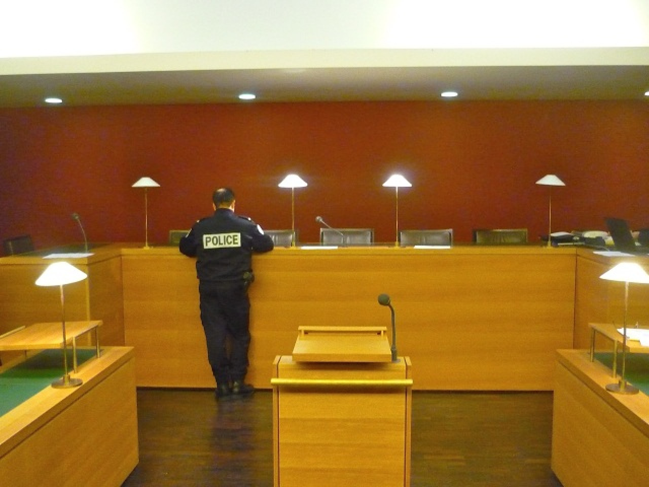 Policiers tabassés à Vaulx-en-Velin : des échauffourées au tribunal à l'annonce du jugement Policiers tabassés à Vaulx-en-Velin : des échauffourées au tribunal à l'annonce du jugement