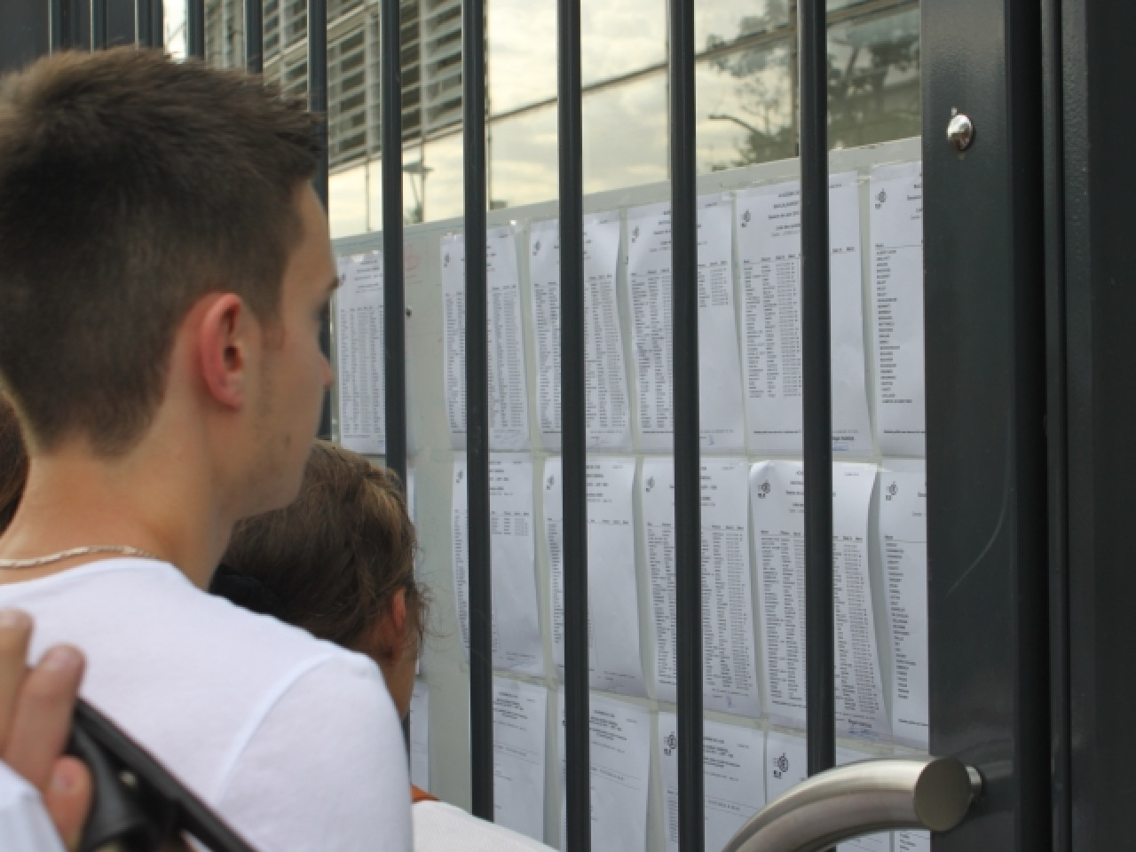 Baccalaur&eacute;at 2015 : un taux de r&eacute;ussite en l&eacute;g&egrave;re baisse dans l&rsquo;acad&eacute;mie de Lyon (80,2%)