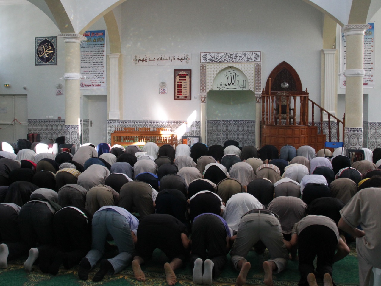 "Voler c'est pas bien" : la curieuse vendetta du vengeur masqué à la mosquée de Villeurbanne "Voler c'est pas bien" : la curieuse vendetta du vengeur masqué à la mosquée de Villeurbanne