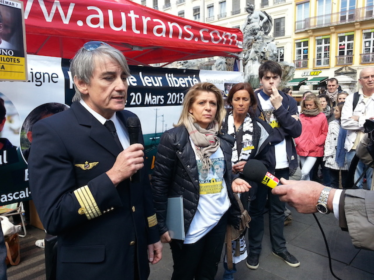 Air Cocaïne : jugement ajourné, l’angoisse pour les familles des pilotes rhônalpins Air Cocaïne : jugement ajourné, l’angoisse pour les familles des pilotes rhônalpins