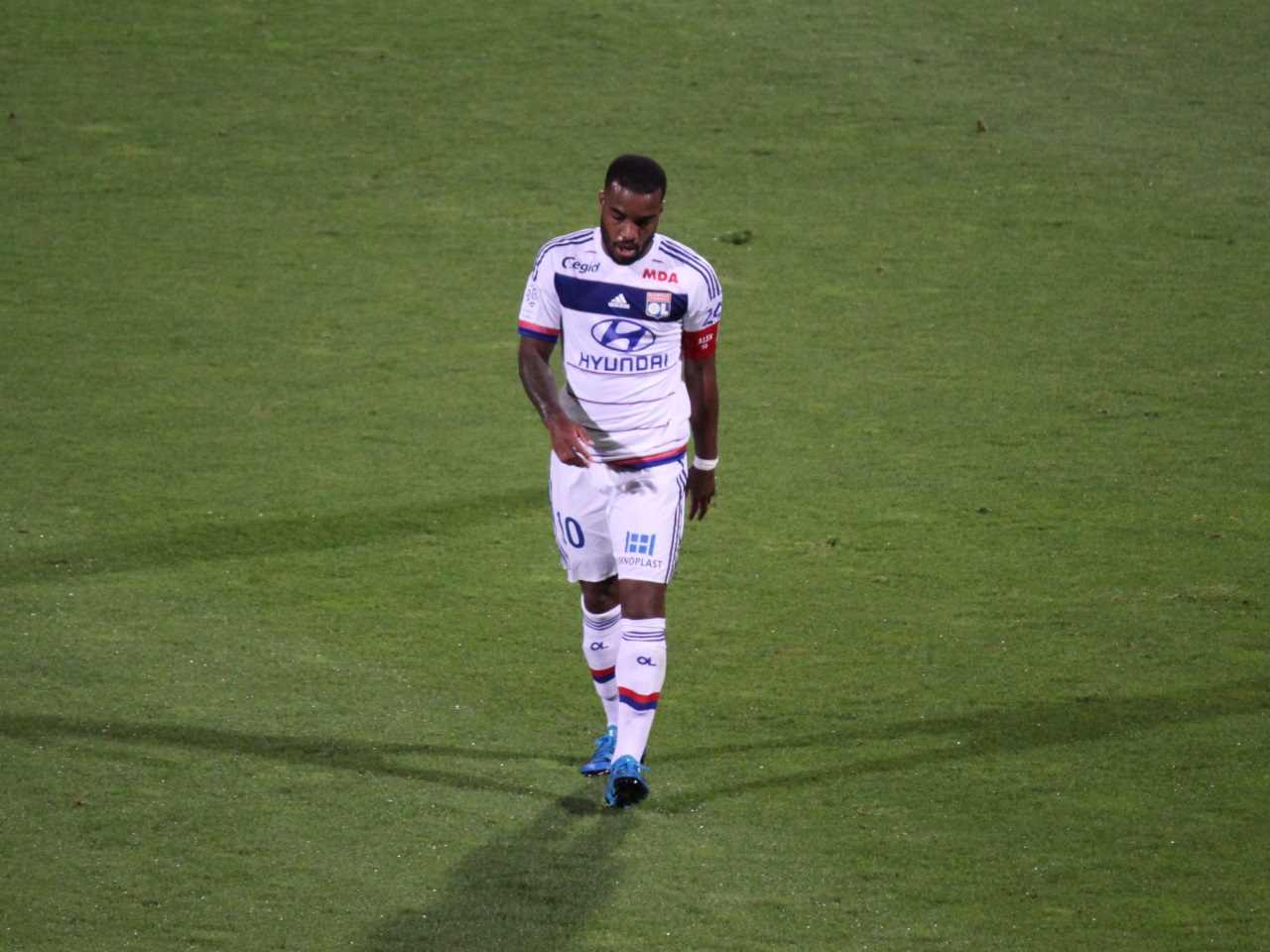 OL : blessé, Lacazette ne sera pas de retour sur les terrains avant 2016 OL : blessé, Lacazette ne sera pas de retour sur les terrains avant 2016