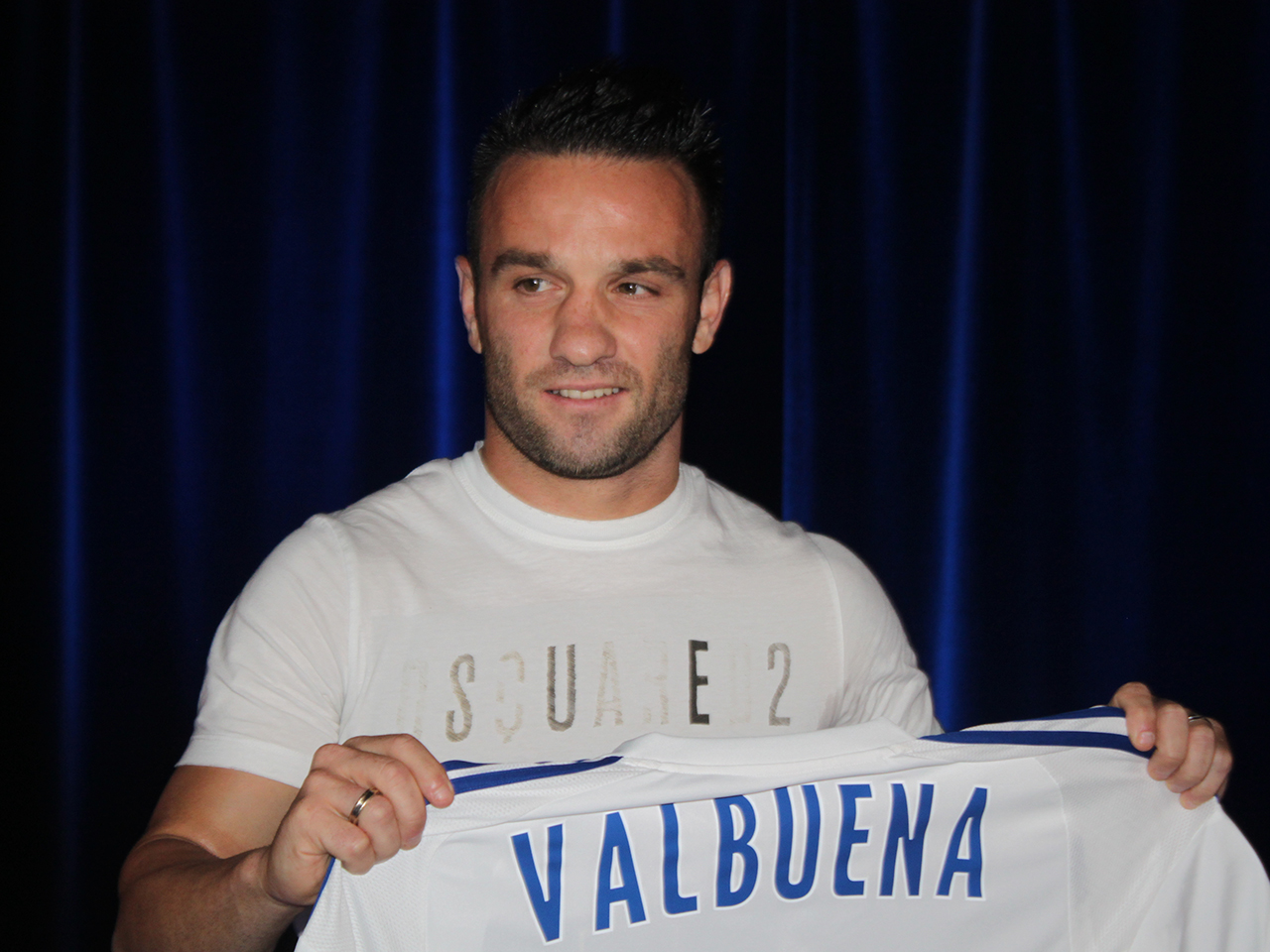 Mathieu Valbuena provoqu&eacute; par un supporter apr&egrave;s la rencontre OM-OL - VIDEO