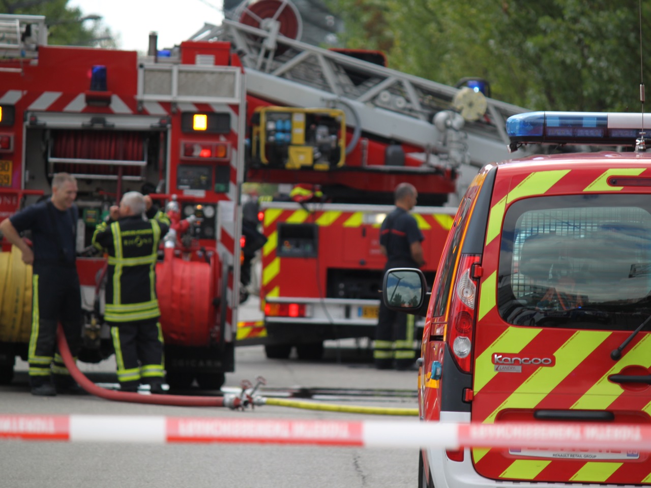 Bessenay : un incendie ravage un bâtiment agricole Bessenay : un incendie ravage un bâtiment agricole
