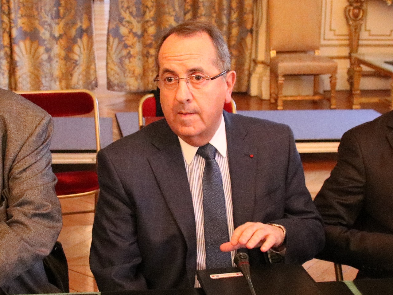 Roms à Saint-Genis : le dialogue de sourds entre le préfet et le maire de Tassin Roms à Saint-Genis : le dialogue de sourds entre le préfet et le maire de Tassin