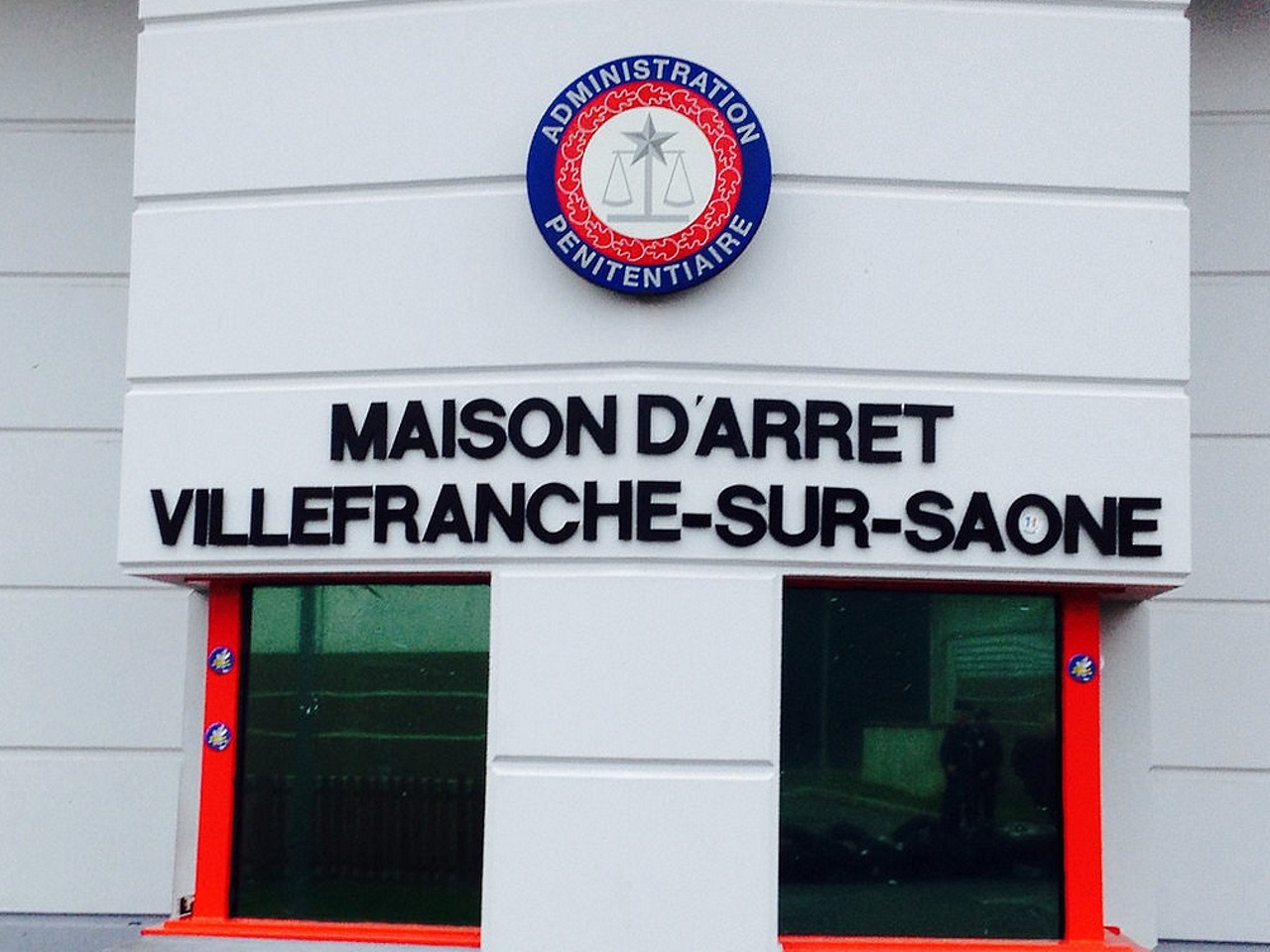 Rhône : l'avocate obligée d'enlever son soutien-gorge pour rencontrer un détenu