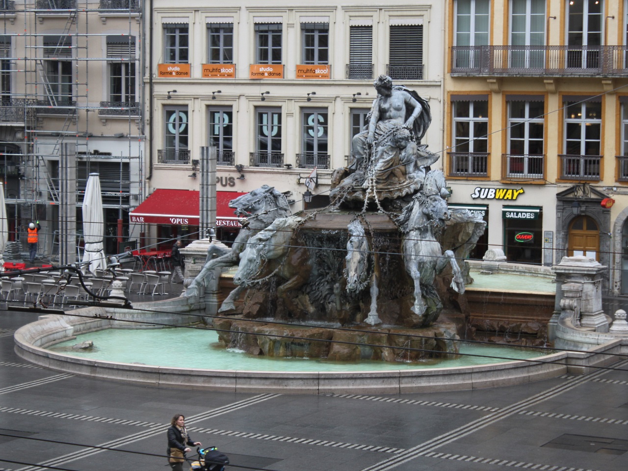 Lyon : un lifting complet pour la fontaine de la place des Terreaux
