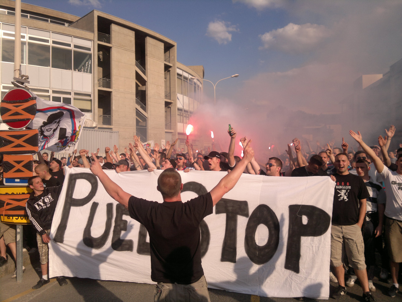Ambiance d&eacute;l&eacute;t&egrave;re autour de Gerland avant OL-Caen