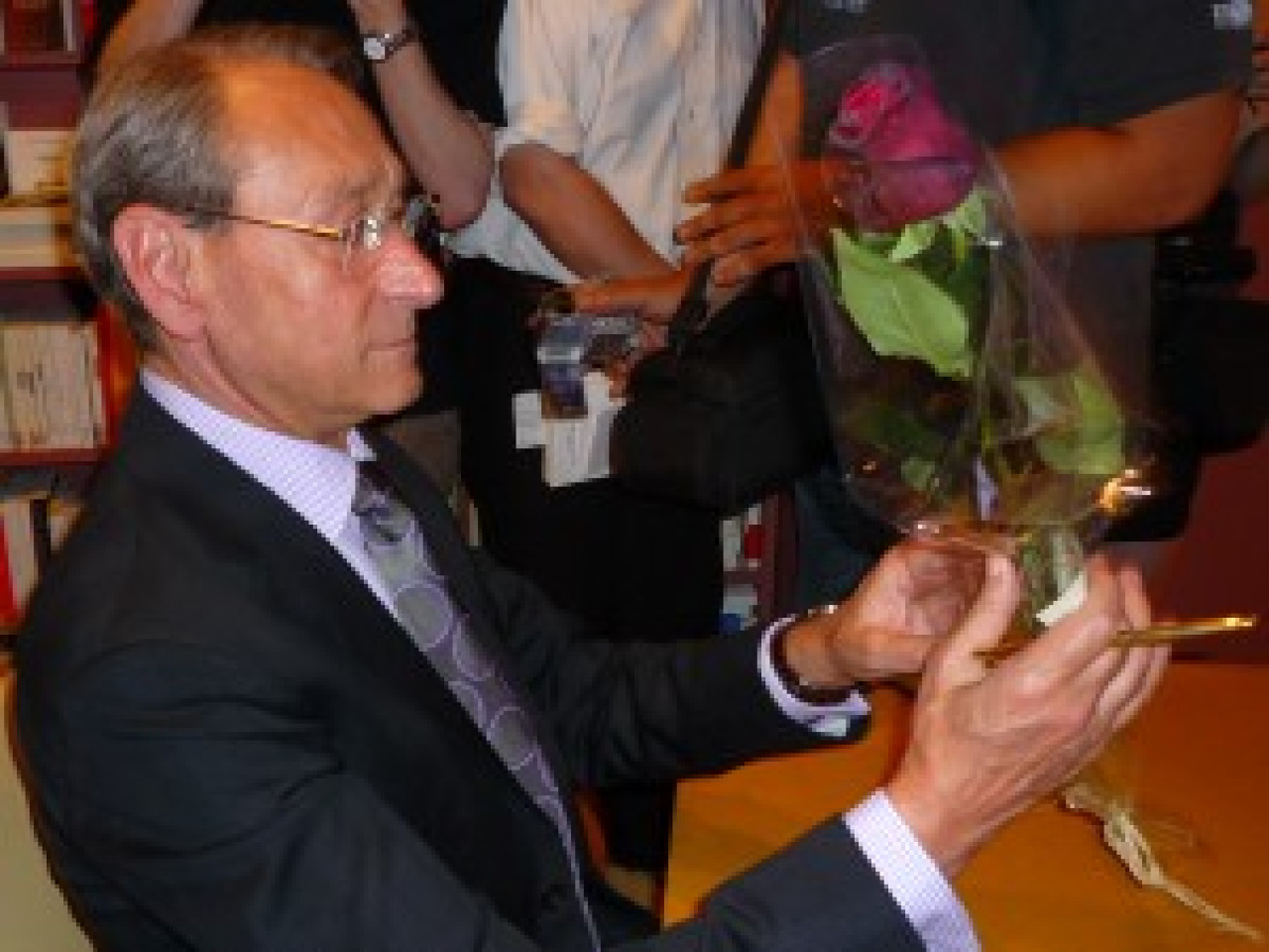 Bertrand Delanoë était en promotion à Lyon hier soir Bertrand Delanoë était en promotion à Lyon hier soir