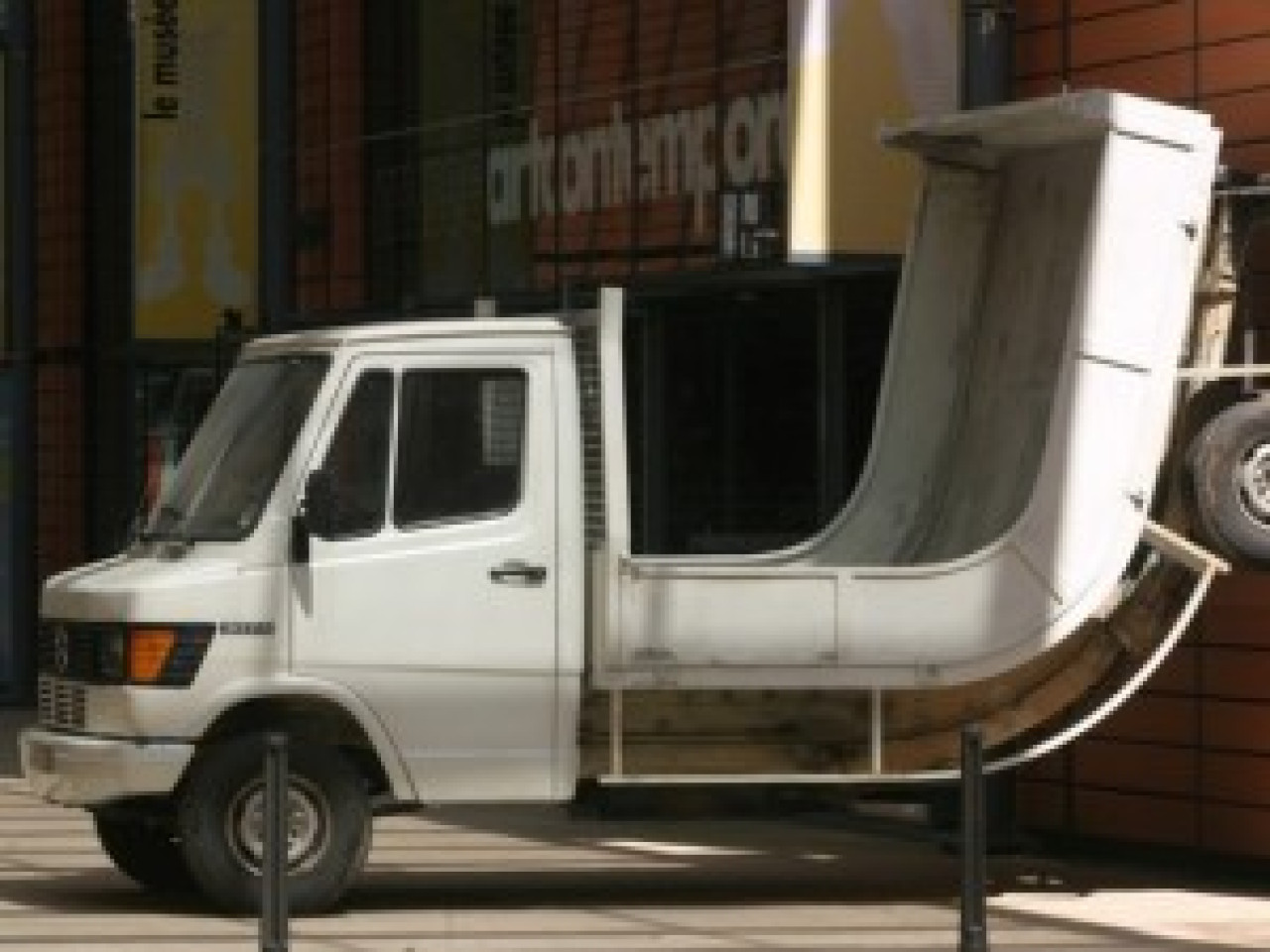 C'est dans une semaine que s'ouvre la Xe Biennale de Lyon C'est dans une semaine que s'ouvre la Xe Biennale de Lyon