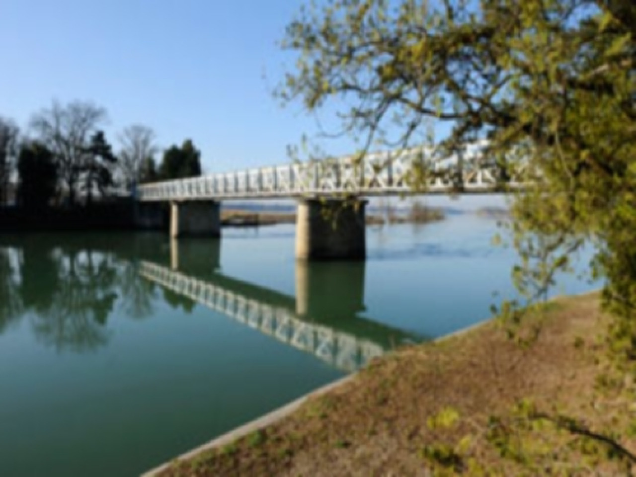 C’est lundi que la nouvelle navette fluviale s’élancera pour la première fois sur le canal de Jonage C’est lundi que la nouvelle navette fluviale s’élancera pour la première fois sur le canal de Jonage