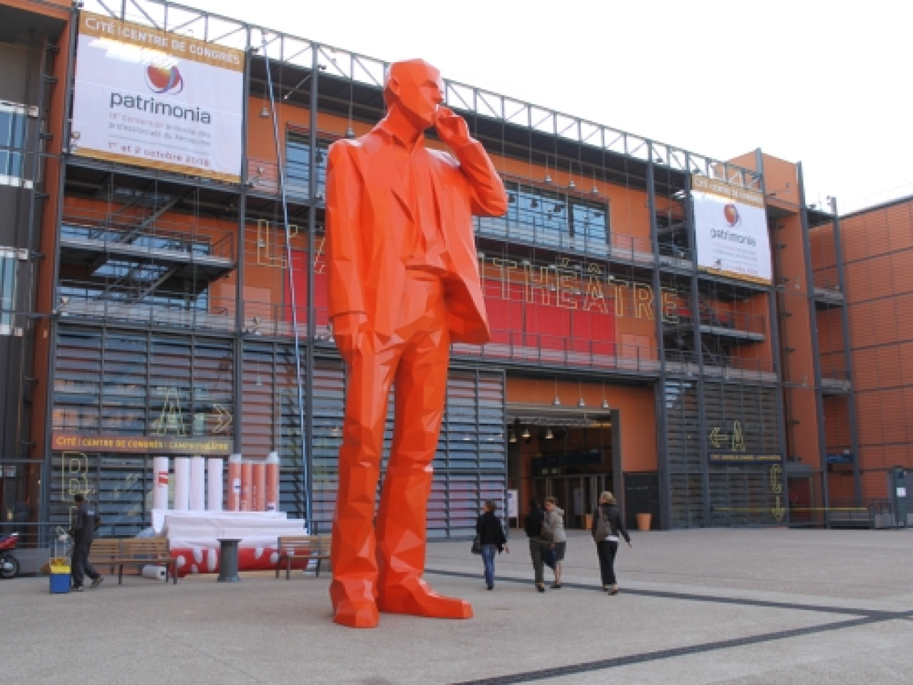 Cité Internationale: la manifestation dégénère Cité Internationale: la manifestation dégénère
