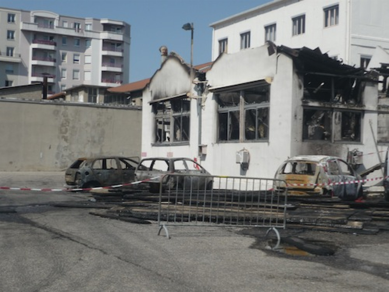Des camions partent en fumée à Givors Des camions partent en fumée à Givors
