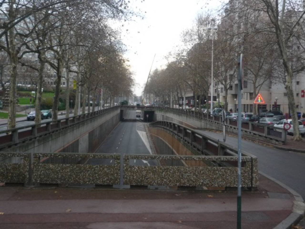 Des voitures, des bus et des vélos sur la future rue Garibaldi Des voitures, des bus et des vélos sur la future rue Garibaldi