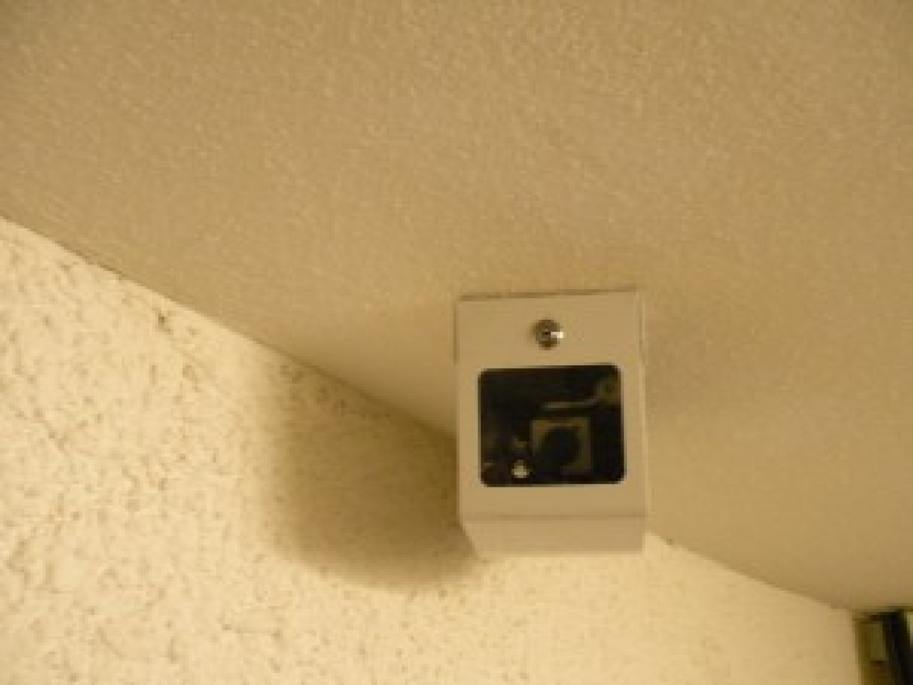 Deux jeunes cambrioleurs identifiés grâce à la vidéo-surveillance Deux jeunes cambrioleurs identifiés grâce à la vidéo-surveillance