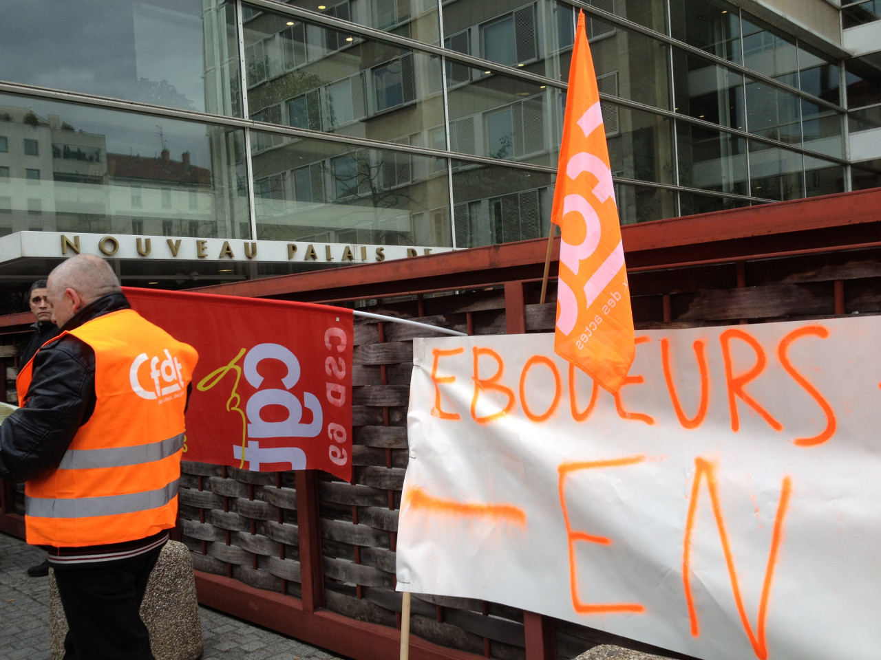 Eboueurs : les grévistes lyonnais ont bien entravé la liberté du travail Eboueurs : les grévistes lyonnais ont bien entravé la liberté du travail