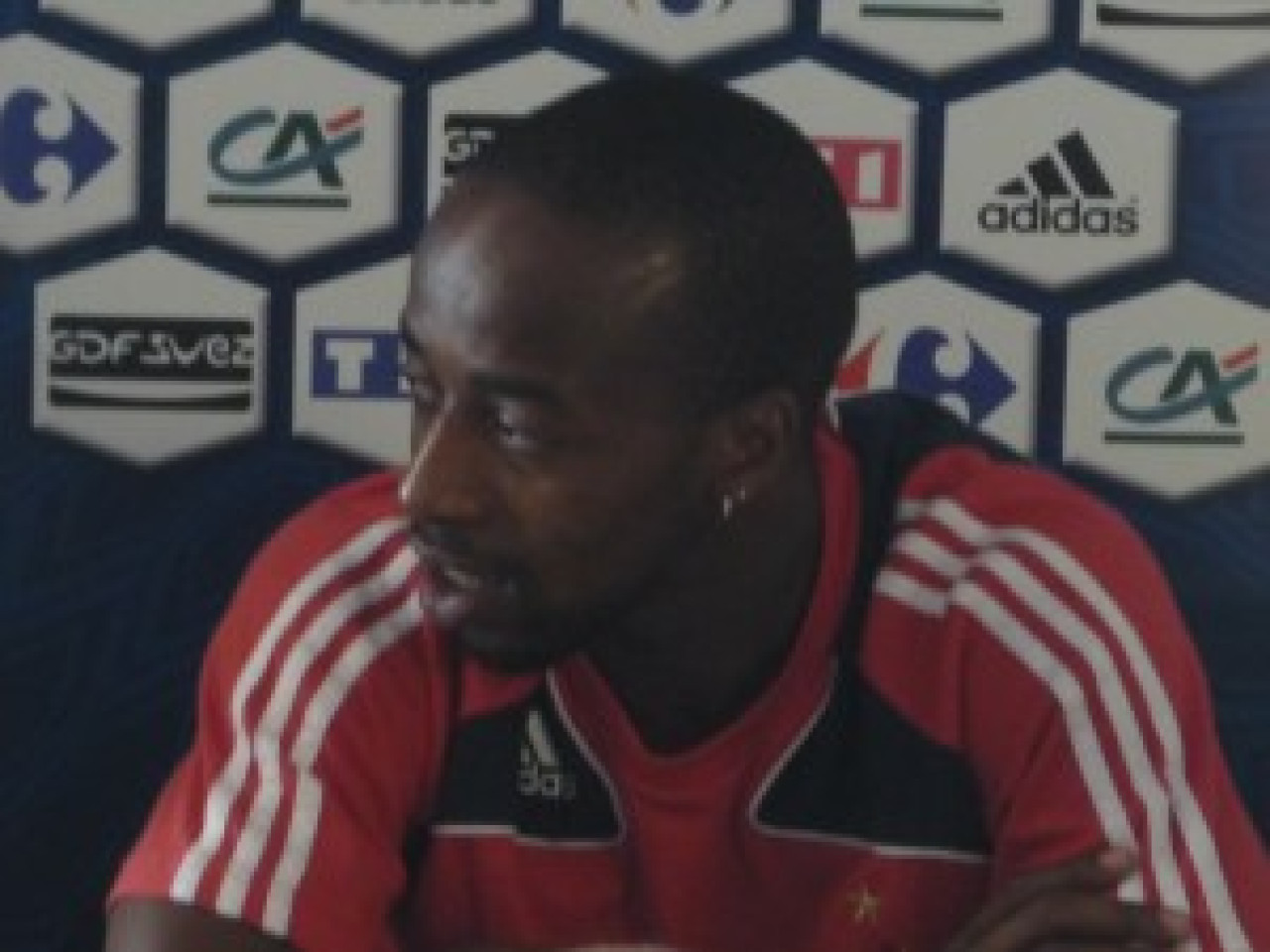 Football : Sydney Govou risque gros