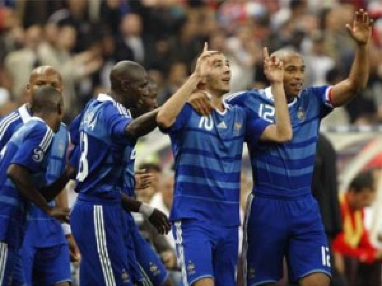 Football : les Bleus lyonnais siffl&eacute;s &agrave; Saint-Etienne