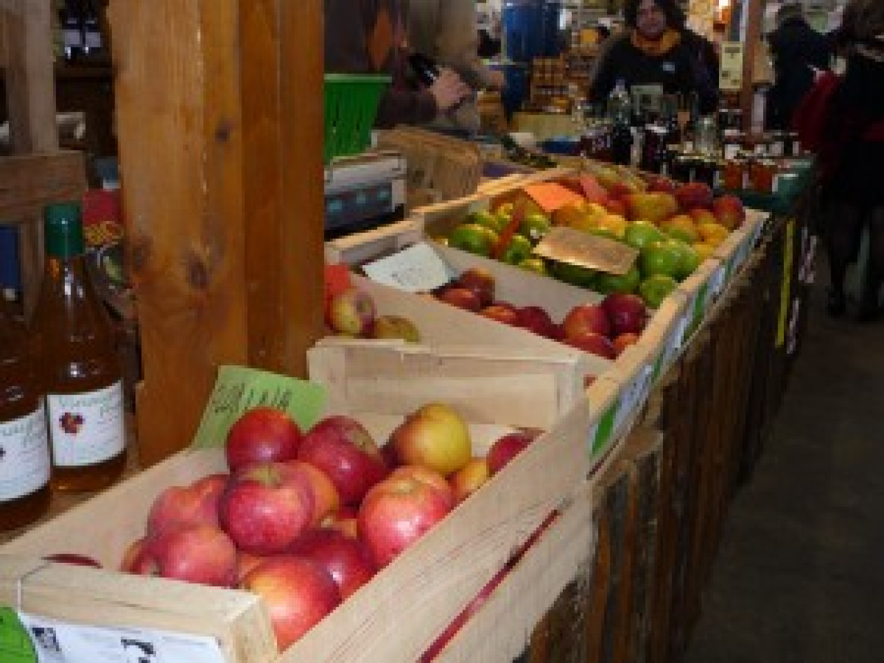 Fruits et légumes frais sur la place Carnot mercredi après-midi