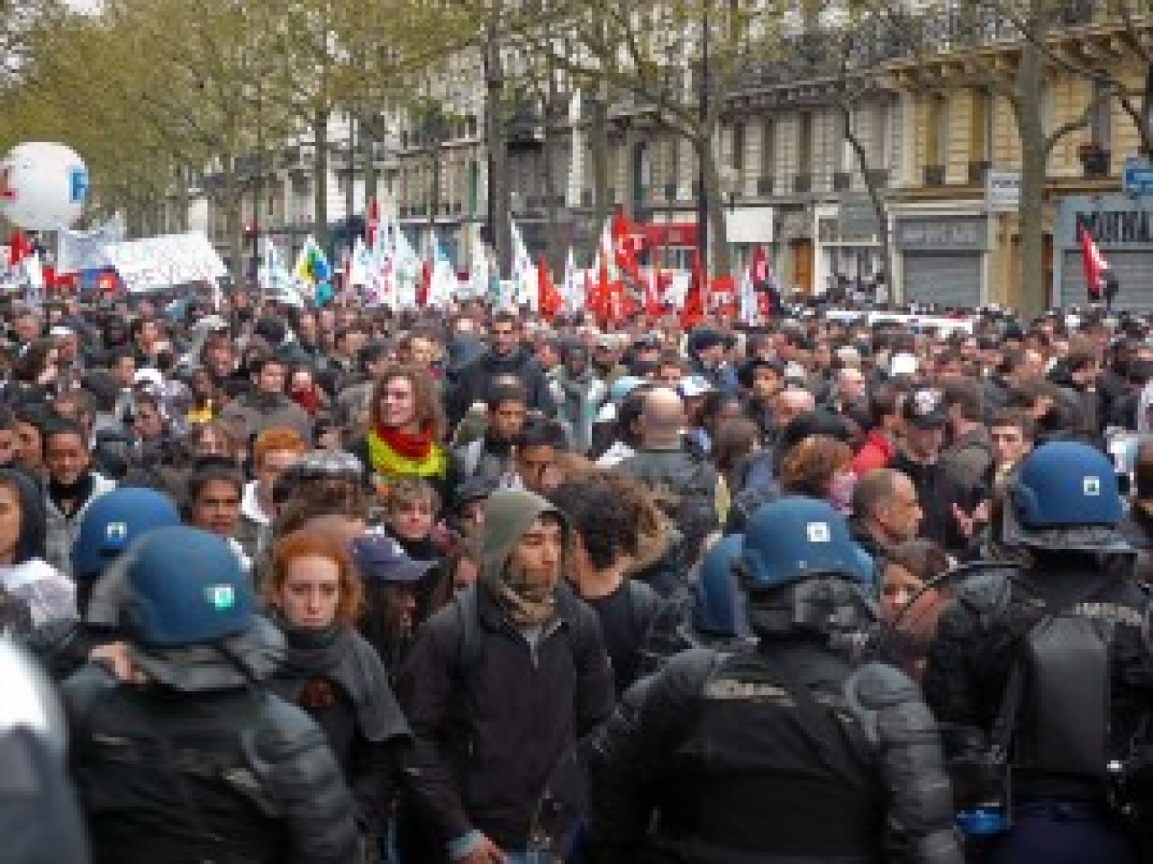 Plusieurs milliers de lyc&eacute;ens dans les rues de Lyon ce matin